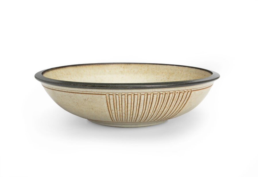 Shallow center bowl