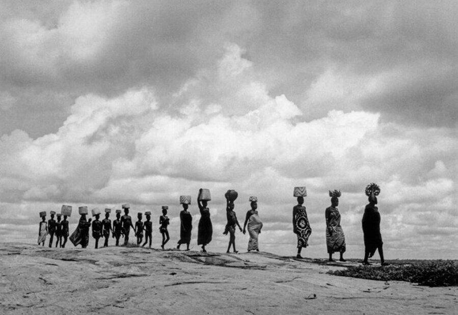 Line of Bari women. Aluma Plateau, Sudan