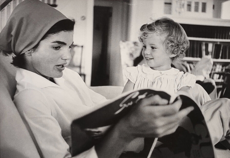 JACKIE AND CAROLINE, HYANNIS PORT, MASSACHUSETTS, SUMMER 1961