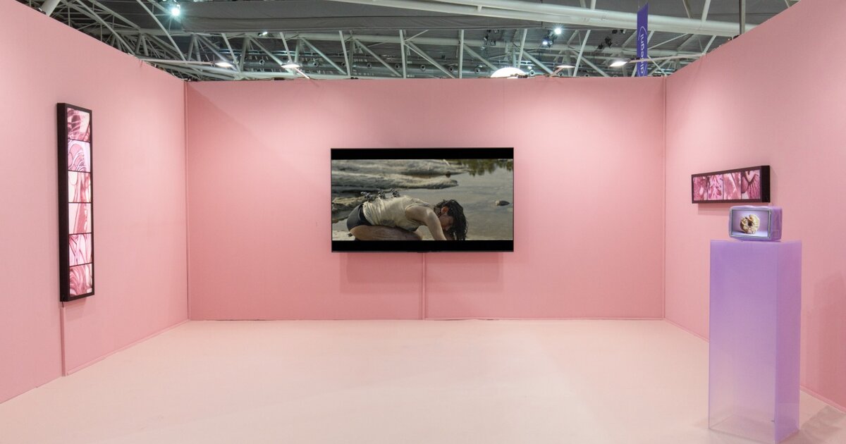 Image accompanying source report: Melting Ice Heads and Crouch-Down Video Boxes: Artsy's Five Best Booths at Artissima 2026