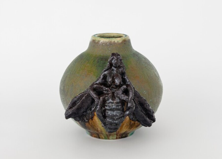 Vase 4B - Queen Bee