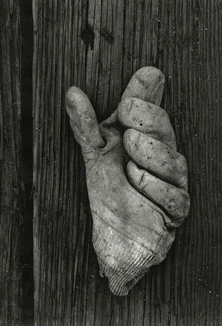 Aaron Siskind, ‘Gloucester 1H (Glove)’, 1944
