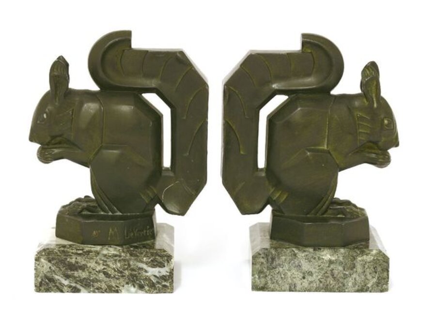 A pair of cast squirrel bookends