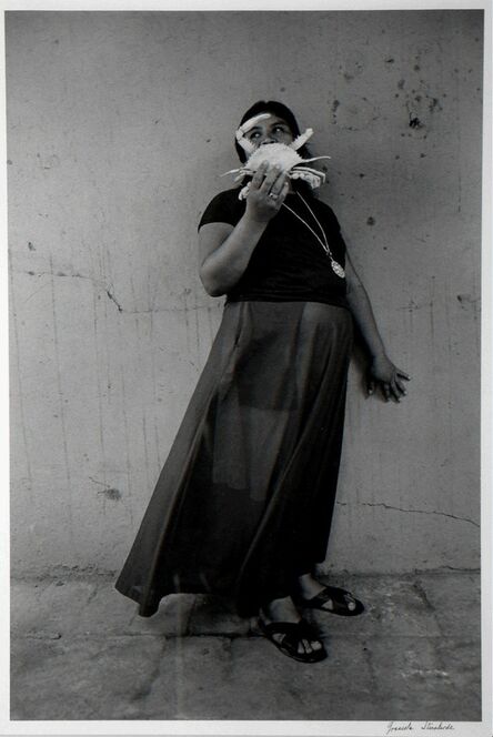 Graciela Iturbide, ‘Mujer cangrejo (Crab woman), Juchitan, Mexico’, 1985