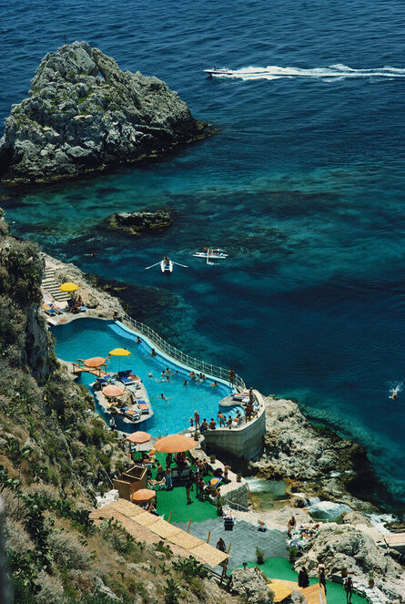 Slim Aarons, ‘Slim Aarons 'Hotel Taormina Pool'’, 1975