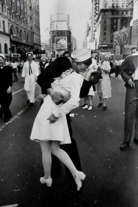Alfred Eisenstaedt, ‘VJ Day, Times Square’, 1945