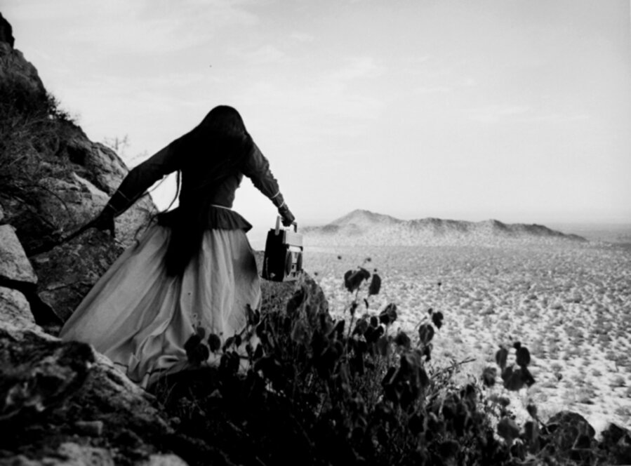 Mujer Angel Desierto de Sonora, Mexico