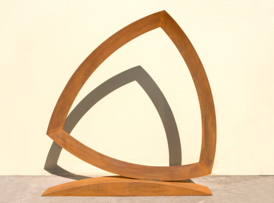 Senza titolo (Triangolo dai lati curvi)
