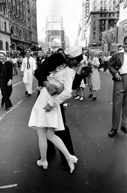 Alfred Eisenstaedt, ‘VJ Day, Times Square, NY, August 14, 1945’, 1945