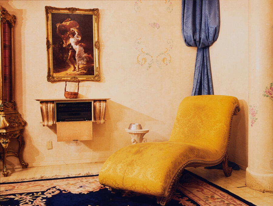 Boudoir. From: Reich der Zeichen, Reich der Sinne