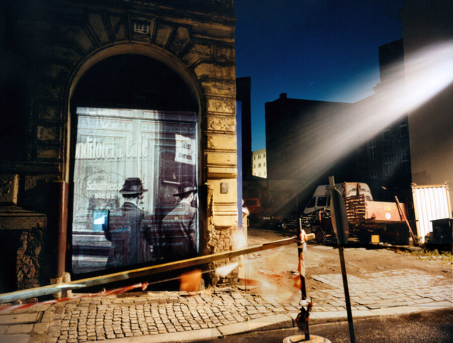 Joachimstrasse 11a: Slide projection of former Jewish café with patrons, 1933, Berlin