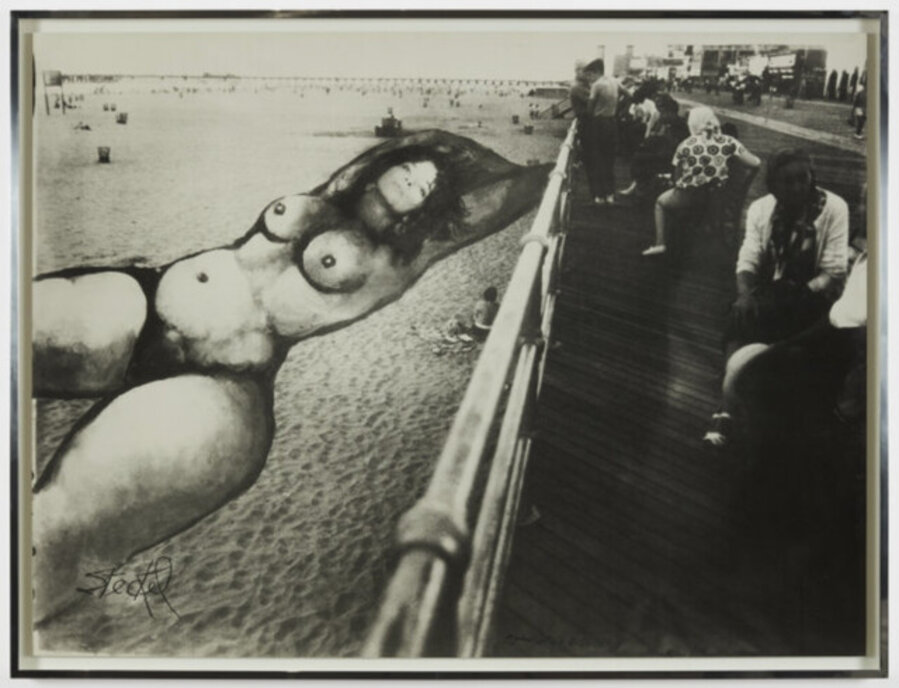 Giant Women on New York (Coney Island)