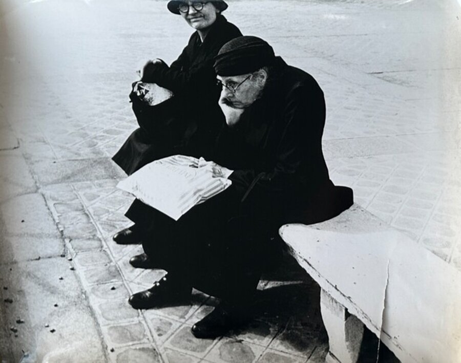 Women in Black, Paris