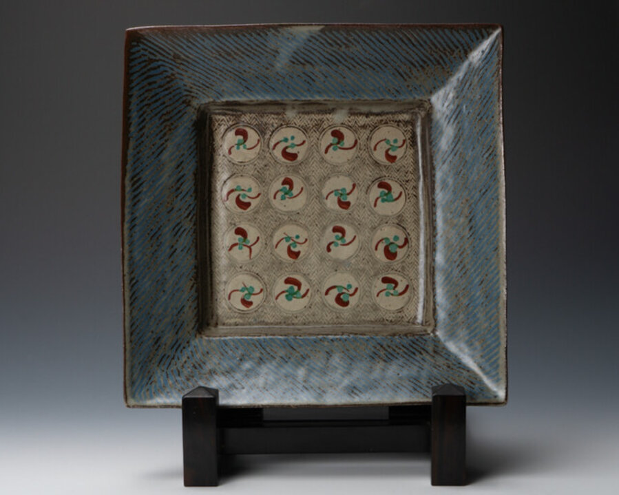 Square plate with inlaid and overglaze enamel (Aka-e) floral design