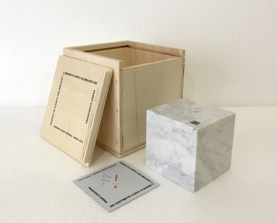 999 cm³ of Marble and 1 cm³ of Ash