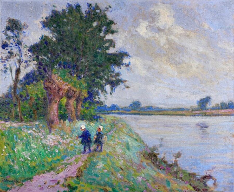 Enfants ramassant des fleurs au bord d’une rivière
