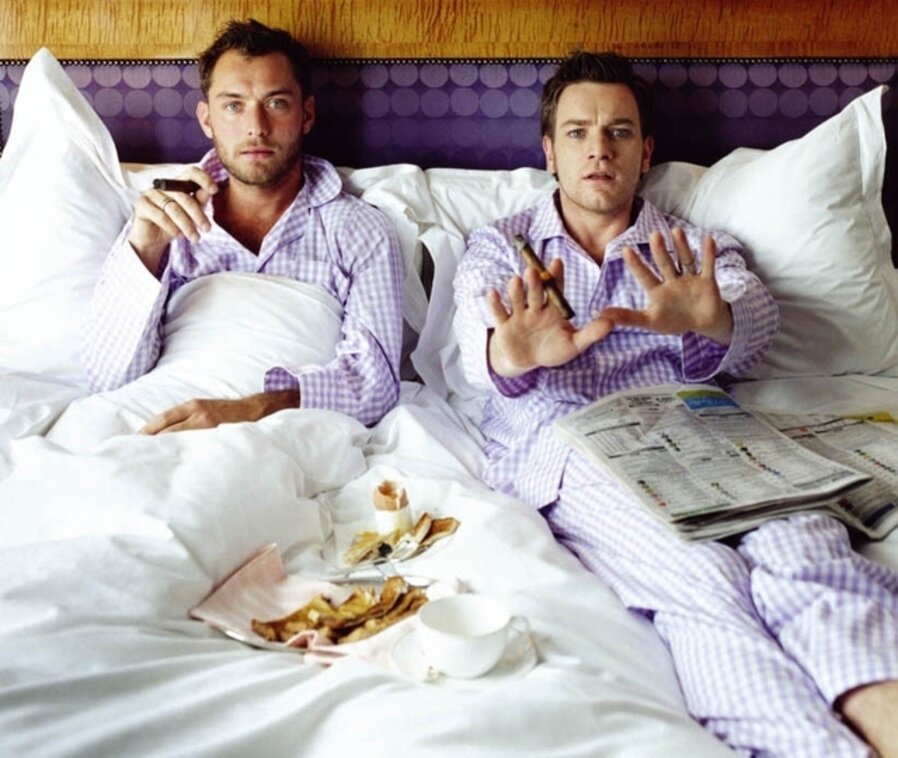 Jude and Ewan in Bed