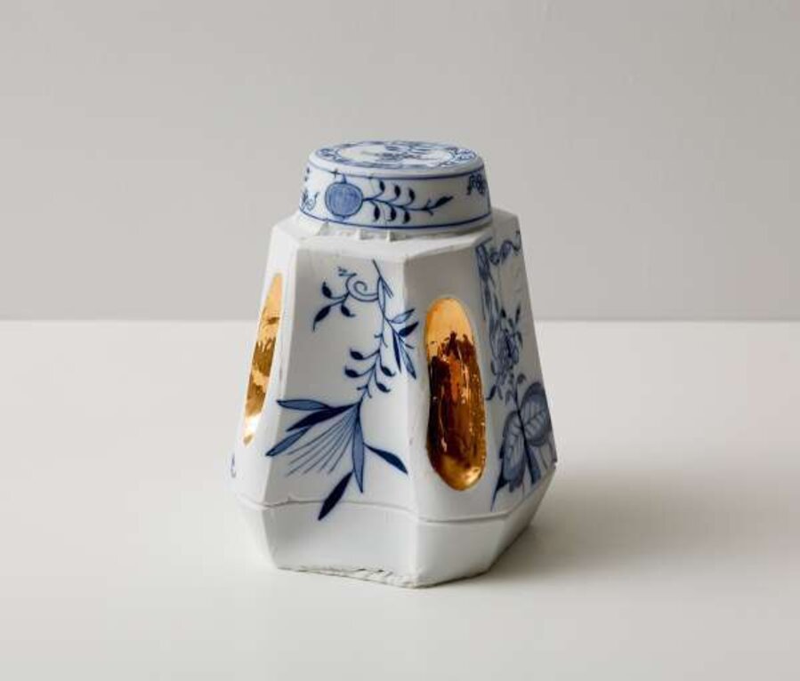 Pillar Jar 53109 (with Gold Hand Holds)