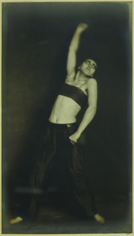 Germaine Krull, ‘Jo Mihaly, danse "Révolution"’, 1925