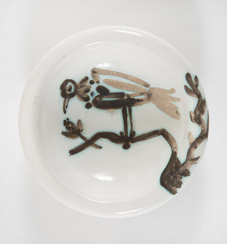 Pablo Picasso, ‘Oiseau sur la branche (A.R.175)’, 1952, Design/Decorative Art, Turned ashtray in white earthenware, decor with oxidized parraffin, white enamel, HELENE BAILLY