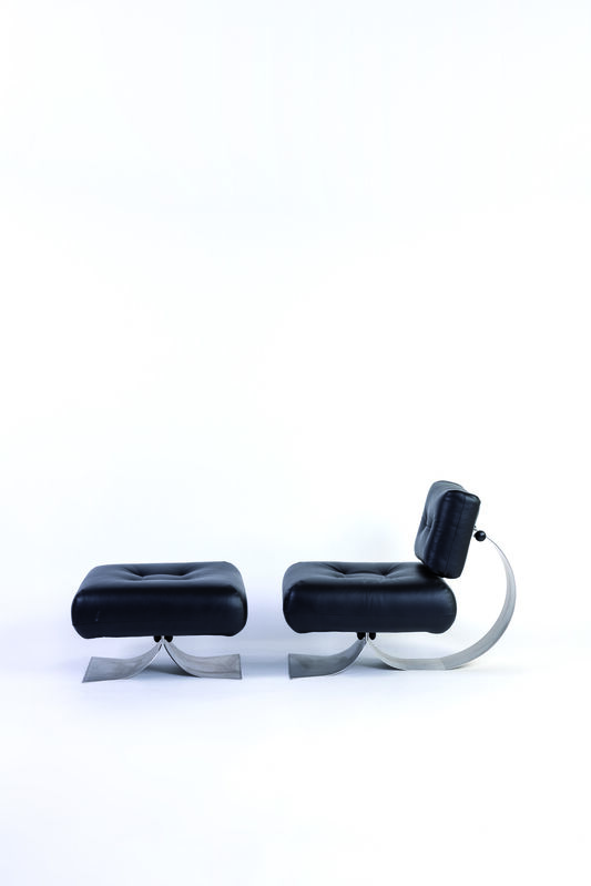 Oscar Niemeyer, ‘Alta armchair and ottoman in steel, plastic and leather’, vers 1970, Design/Decorative Art, Leclere 