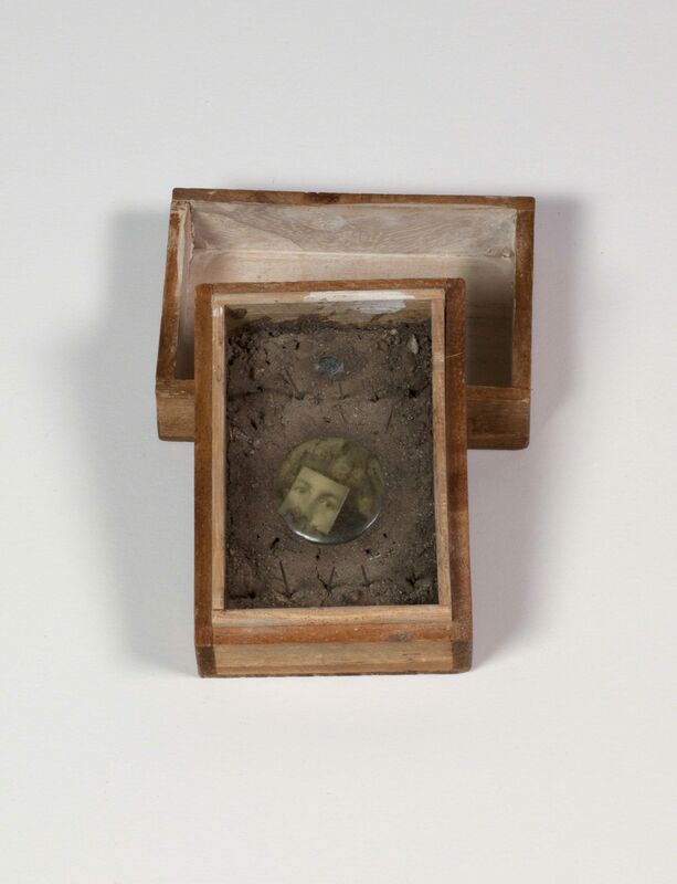 Robert Rauschenberg, ‘Untitled (Scatole Personali)’, ca. 1952, Lidded stained wood box with dirt, pins, photograph, plastic lens, and mica, Robert Rauschenberg Foundation