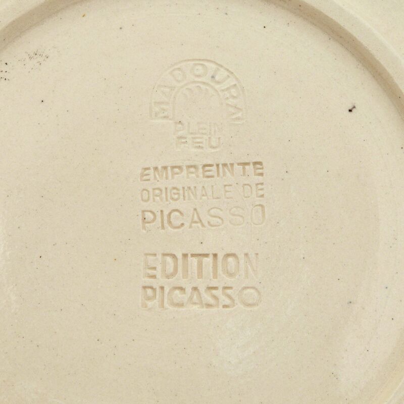 Pablo Picasso, ‘DEUX DANSEURS (A.R. 380)’, 1956, Design/Decorative Art, Painted and partially glazed white ceramic plate, Doyle