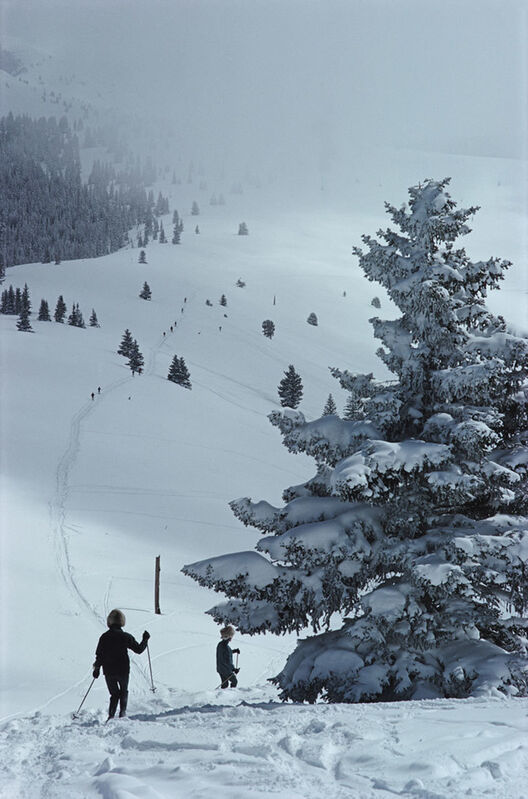 Slim Aarons, ‘Skiing In Vail III (Estate Edition)’, 1964, Photography, Chromogenic Lambda Print, IFAC Arts