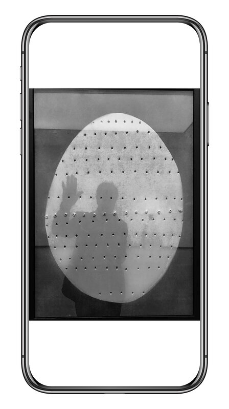 Aldo Sessa, ‘Autorretrato. Obra de Lucio Fontana’, 2017, Photography, Impreso sobre papel Hahnemühle 100% algodón, MAMAN Fine Art Gallery