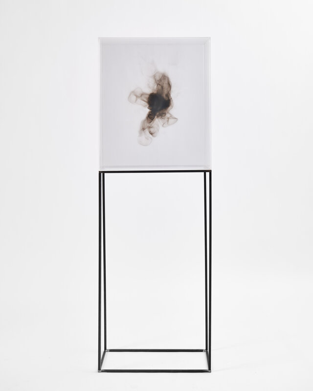 Isabel Alonso Vega, ‘Suspiro I’, 2020, Sculpture, Methacrylate box and smoke, Proyecto H / Galería Hispánica