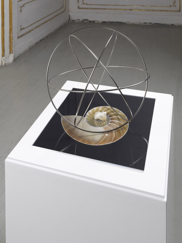 Giulio Paolini, ‘Nello stesso punto’, 2021, Sculpture, Metal sphere, shell, collage on black cardboard, Plexiglas plate, base, Plexiglas case, Alfonso Artiaco