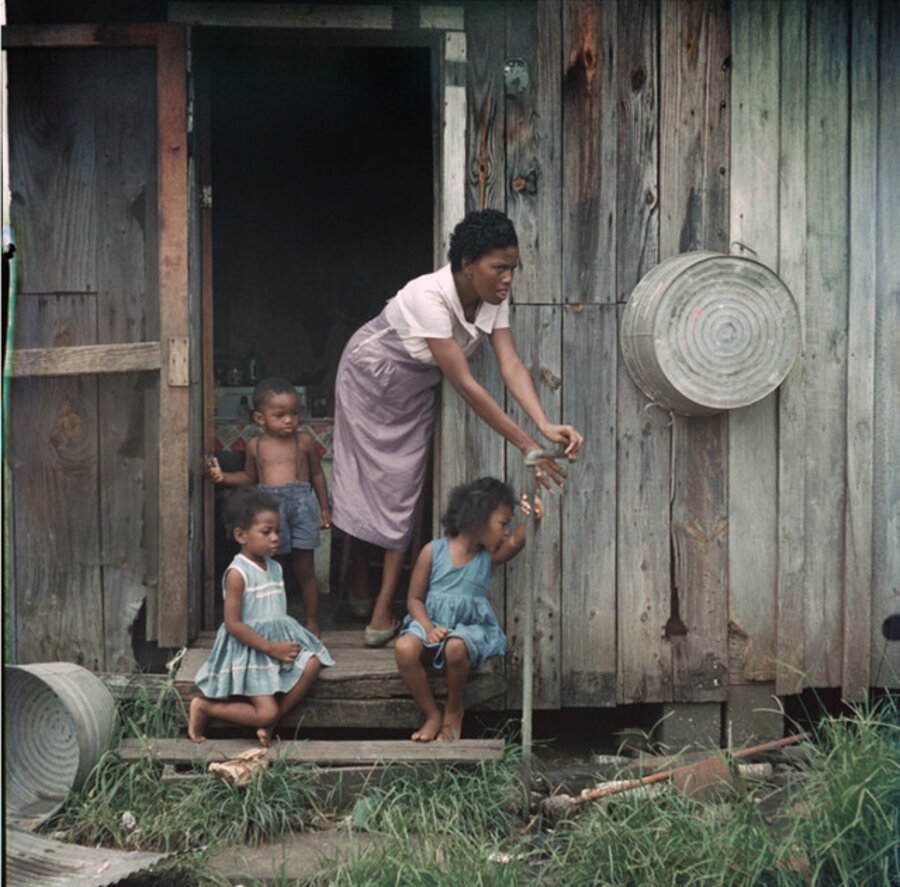 Mother and Children, Mobile, Alabama (37.010)