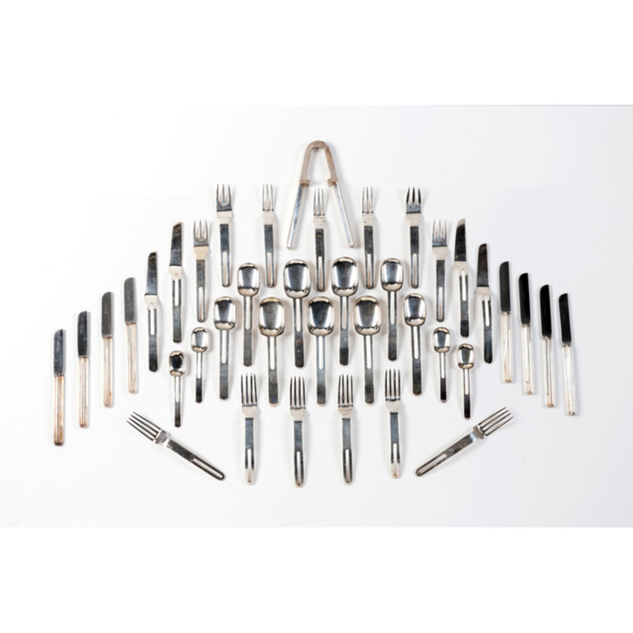 Tamigi -Cutlery set composed of thirty-nine items