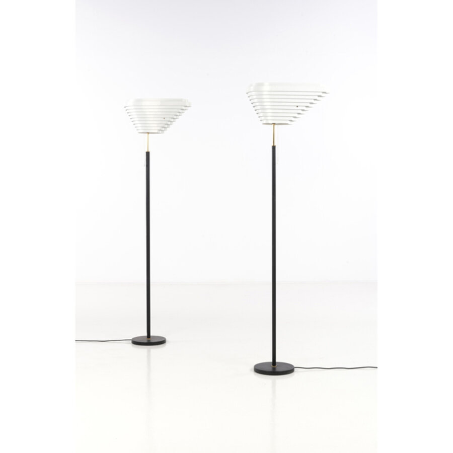 Model A 805, Pair of floor lamps
