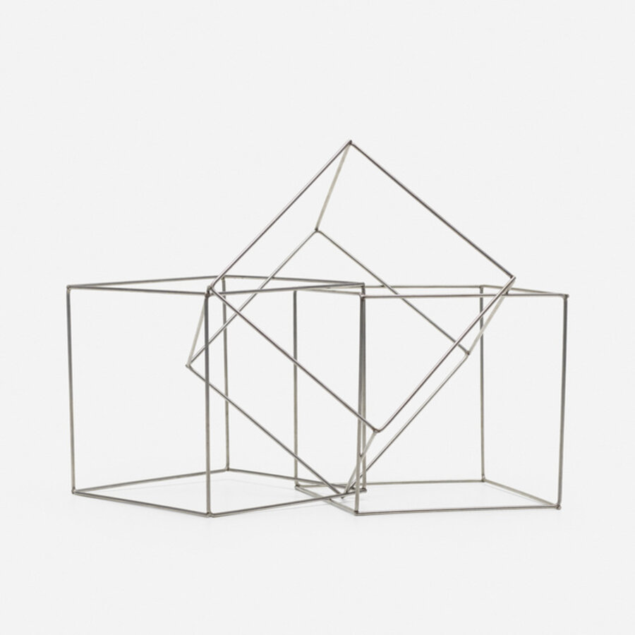 Trois cubes imbriques