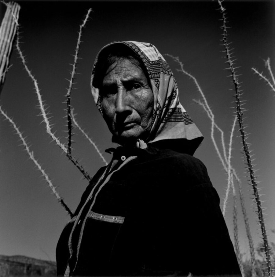 Mujer Seri, Desierto de Sonora