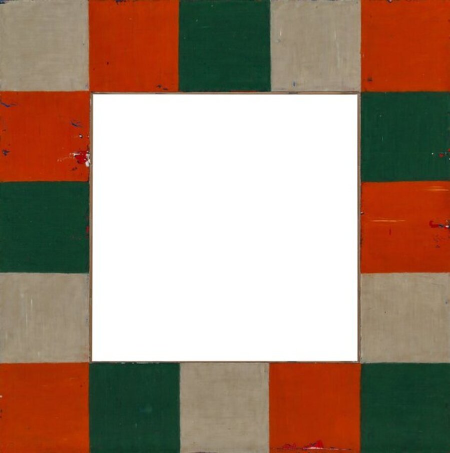 Red, Green & White Around (Empty Center)