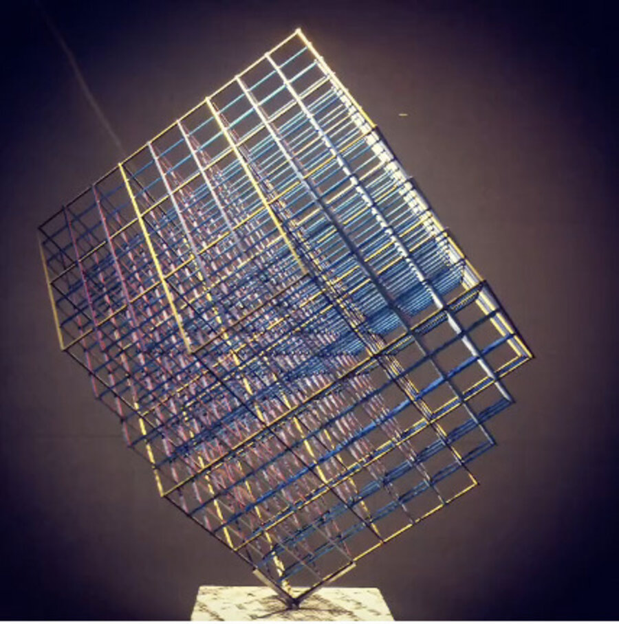 Polychromatic Spinning Cube