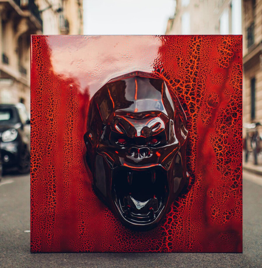 Kong Relief, Cracked & Deeply Black & Red