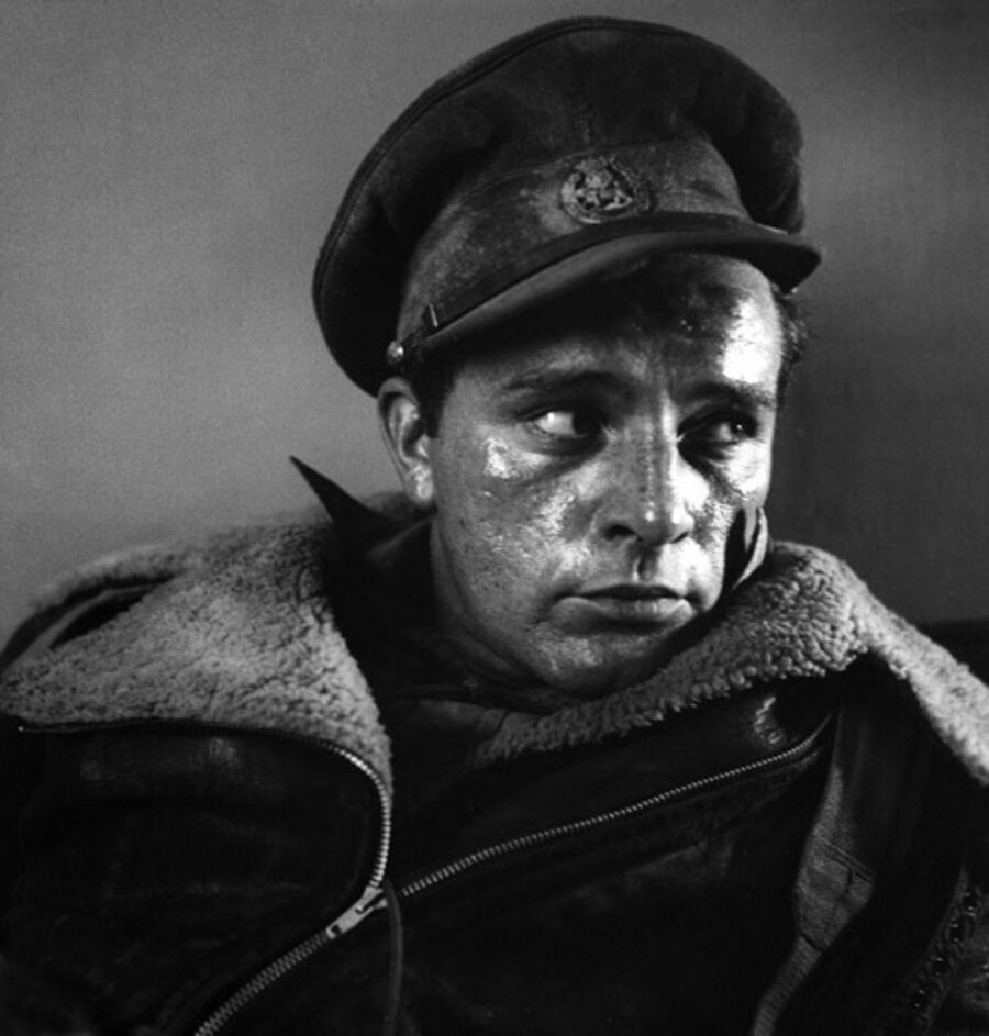 Richard Burton, portrait on the set of "The Desert Rats", Los Angeles