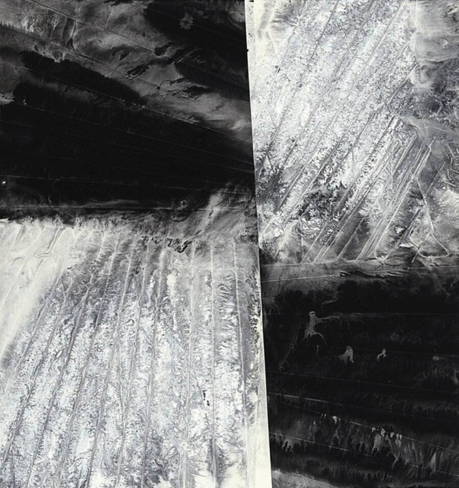 Four Uneven Surfaces Joined by Rotation 四个旋接面