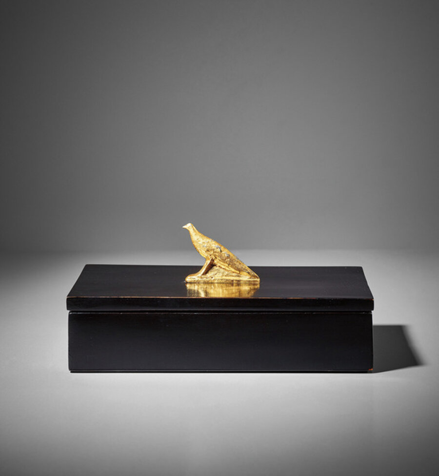 Bird, mounted on box