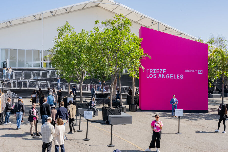 The 10 Best Booths at Frieze Los Angeles 2025 The 10 Best Booths at Frieze Los Angeles 2025