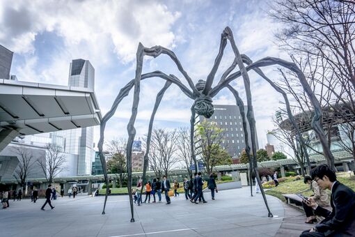 An Arachnophobe Faces Louise Bourgeois’s Iconic Spiders