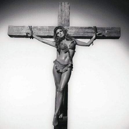Terry O'Neill, ‘Raquel Welch on the Cross, Los Angeles’, 1970