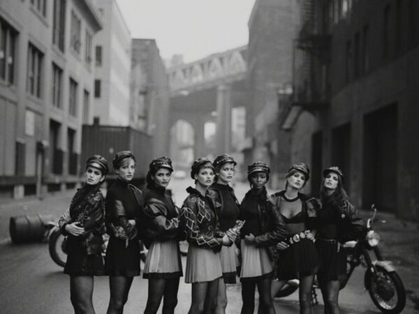 Cover image for Peter Lindbergh: A Different History of Fashion