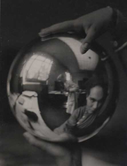Elisabeth Hase, ‘Julia Feinberger hält die Kugel und ich fotografiere (Julia Feinberger holds the ball and I photograph)’, 1927