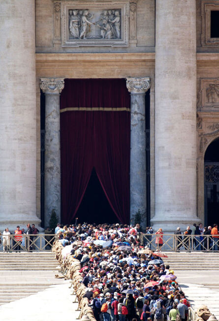 Armando Arorizo, ‘Crowd arrives to St. Peter's Basilica’, 2005