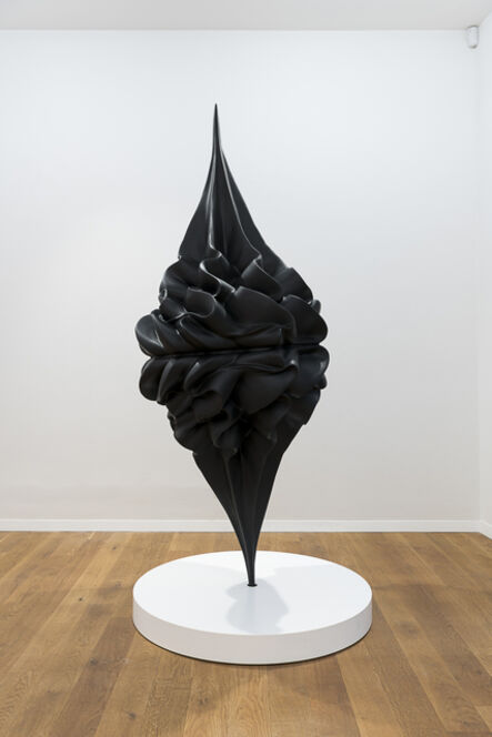 Anke Eilergerhard, ‘Hysterische Balance (black)’, 2021