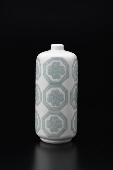 Manji Inoue, ‘Engraved Hakuji (white porcelain) Petaroid Vase with Green Glaze’, 2019